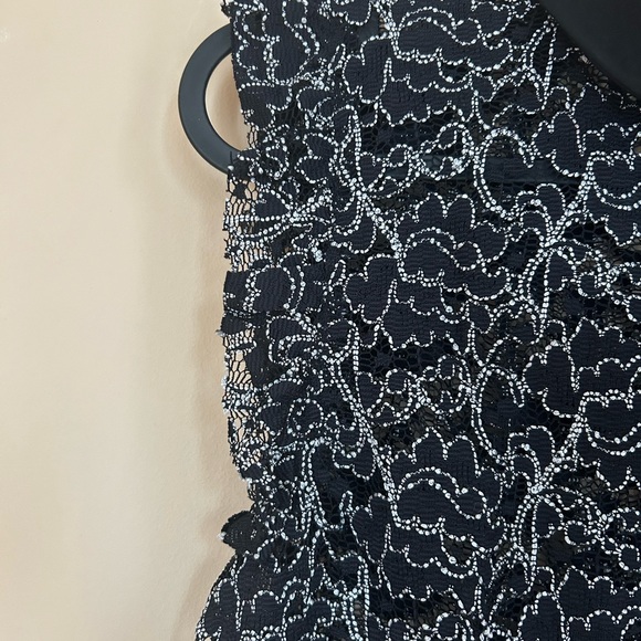 Gorgeous new sleeveless lace blouse, solid black round collar for office/party. - Picture 3 of 5